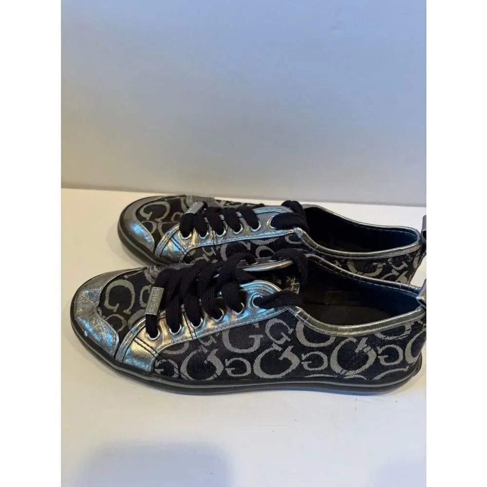 Guess lace up